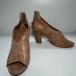 Very G Swoop Suede Heel/Sz 6.5/ Blush/  New in Box/ Sleek/ Casual Block Heel